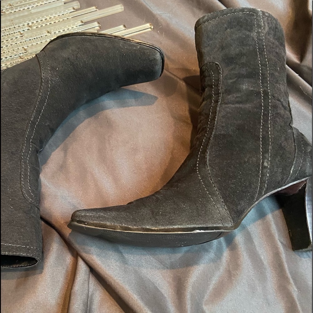 ❄️Cute  Black Suede Boots 💕 - Picture 12 of 15